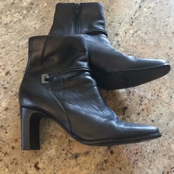 Black boots - Picture 5 of 6